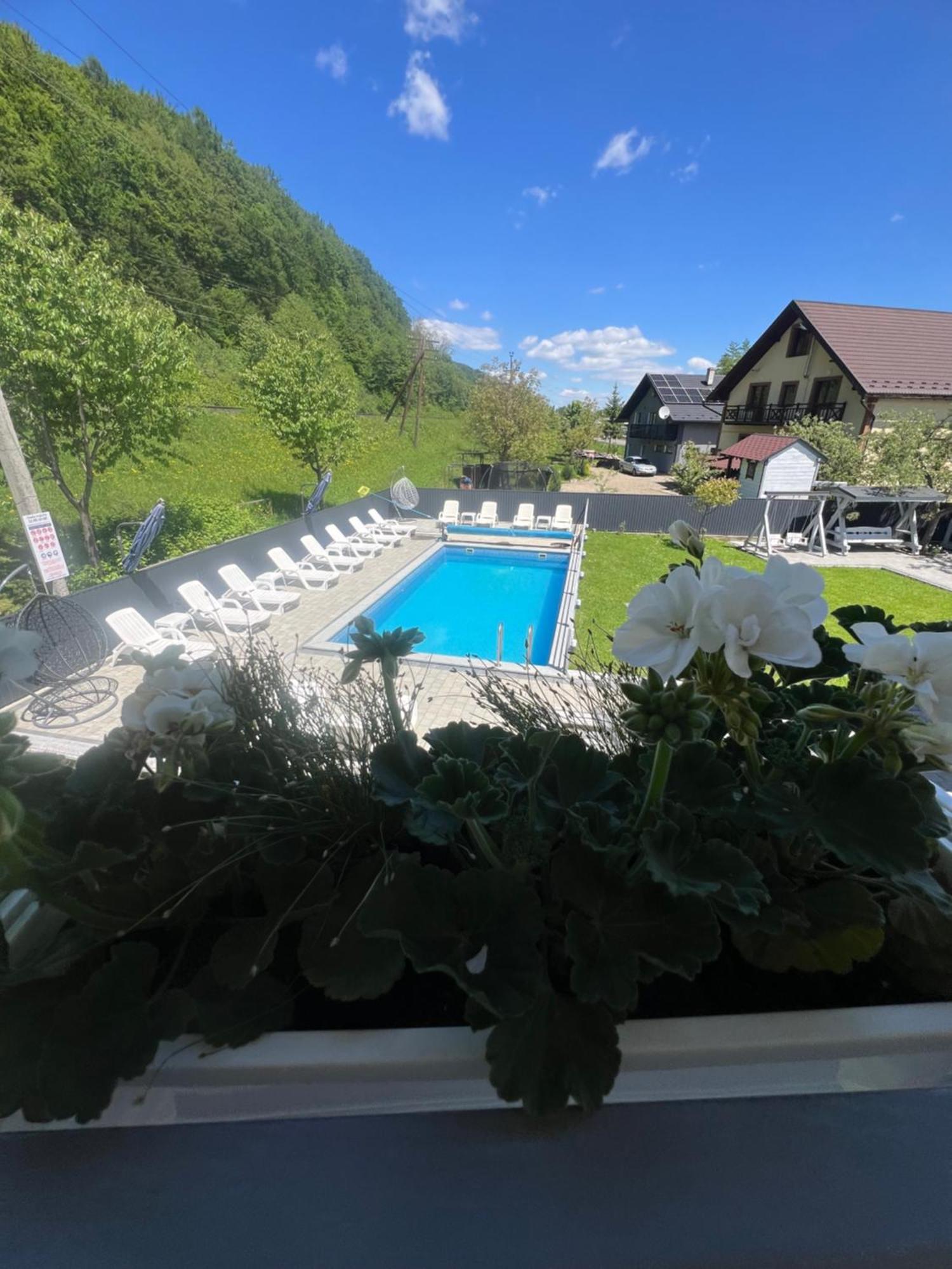 Фенікс Hotel Yaremche Ngoại thất bức ảnh